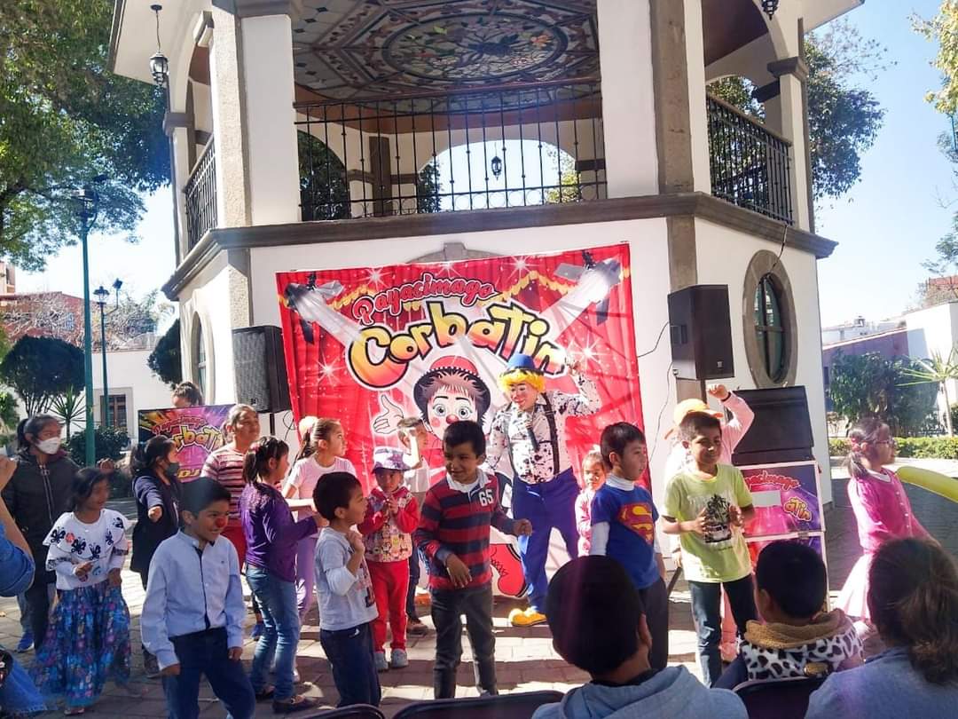 Disfrutan familias de Apetatitlán de 'Domingueando en Familia'